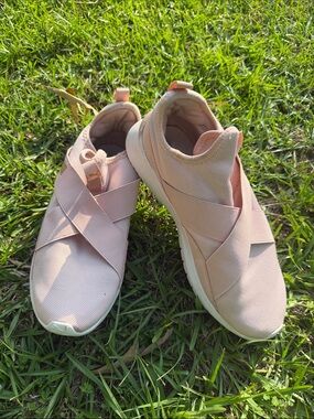 Women’s Slip-On Crossband Athletic Sneakers - Pink